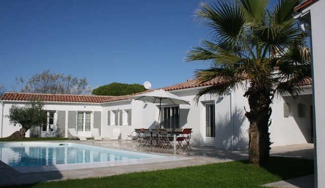 LE BOIS PLAGE peaceful heated pool, close to the beach and the town