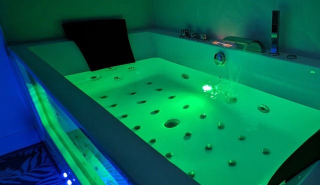 Le Boudoir d'Emma | Private Jacuzzi | Relaxation