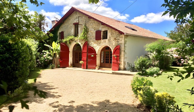 Le Bousquet: Charming Basque Country Farmhouse with Garden and Pool