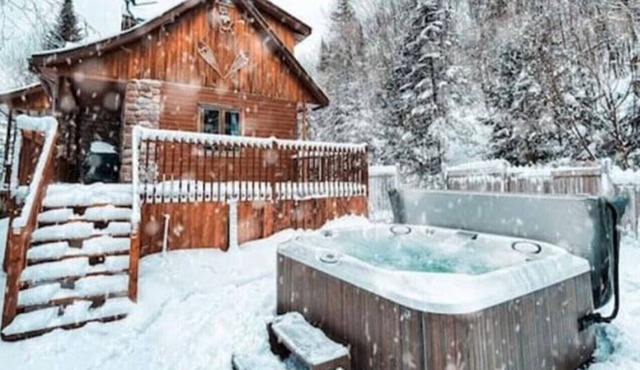 Le Bûcheron · Spa & Lake Access Chalet +EV Charger