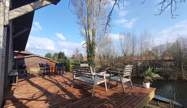 Le Cèdre Bleu, Chalet au Bord D'un Lac, 100 km de Paris