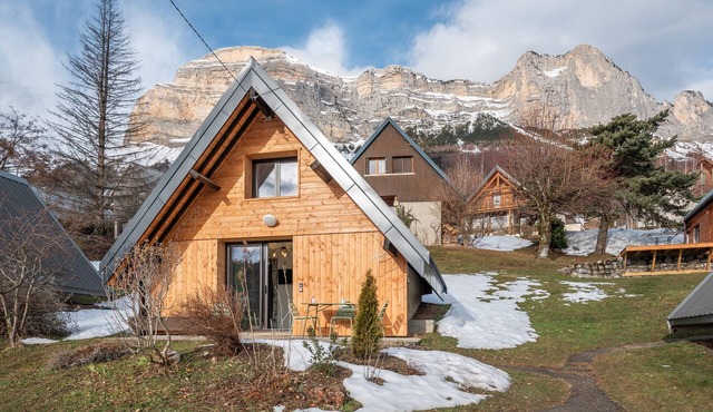 Le Crozet, quality cottage with panoramic mountain views