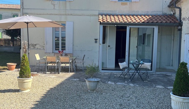 Le Clos gîte, a pleasant place to live just 3 minutes from the heart of Saint-Émilion.
