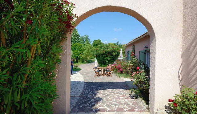 LE Cabanon DES Micocouliers