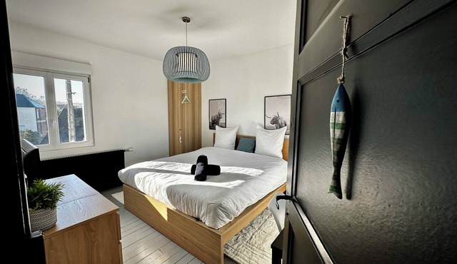 Le cabestan 700m from the sea with terrace and petanque court, pets welcome