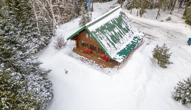 Le Caché: intimate log cabin, spa and waterfront (kayaks)