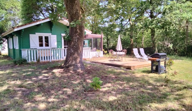 Le Calme au Milieu de la Forêt : Chalet Rénové Avec Piscine Partagée