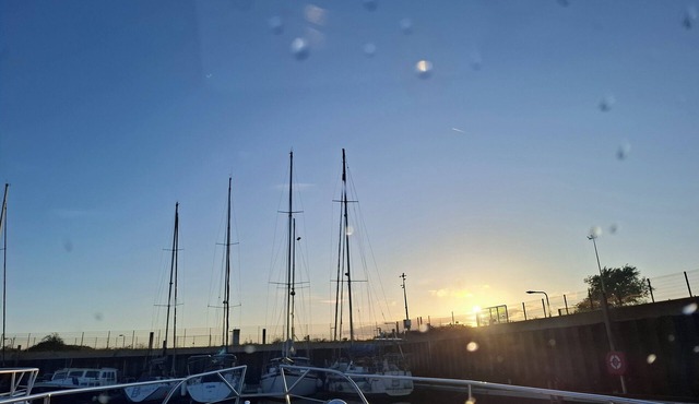 Le Carpe Diem Year-round heated boat Close to beach and shops