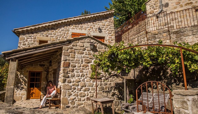 Le Castel - High end rental for 6 people - swimming pool, sauna, spa .
