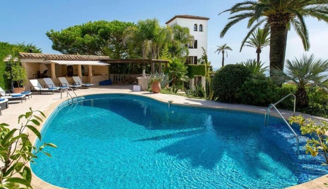 LE CASTEL ROSE Super Cannes, face aux Îles de Lérins