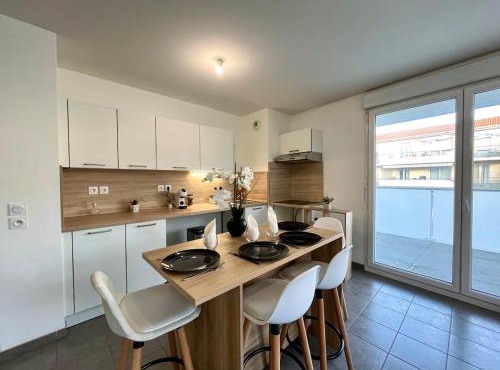 Le Casual avec parking - 5 pers - Proche Gare Vénissieux - à 15 min de Lyon