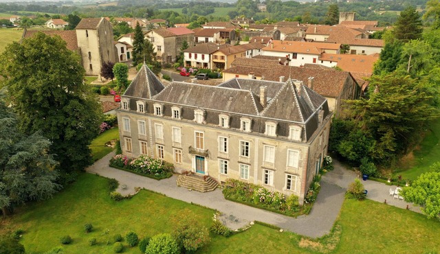 Le Château D'Estrac