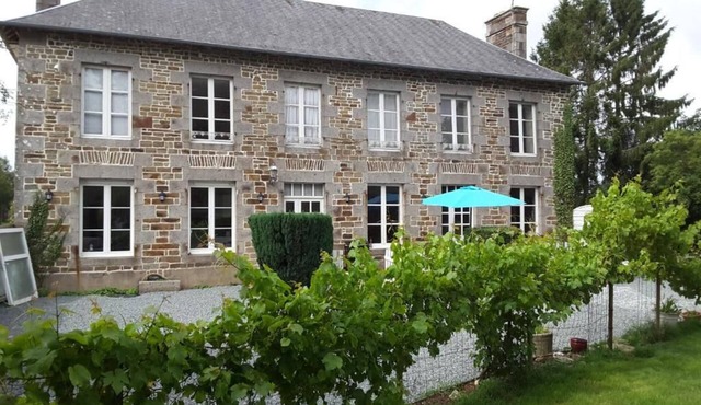 Le château du bonheur(swimming pool, sauna, jacuzzi, massage)