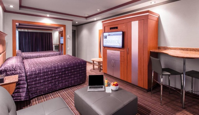 Le Chabrol Hotel & Suites
