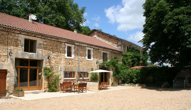 Le Chai Gite, 5* & 4 Cles Luxury, Riverside, Pool, Family/Pet Friendly, Brantome