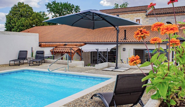 Le Chai Villa - newly renovated 6 en-suite bedrooms and heated, private pool