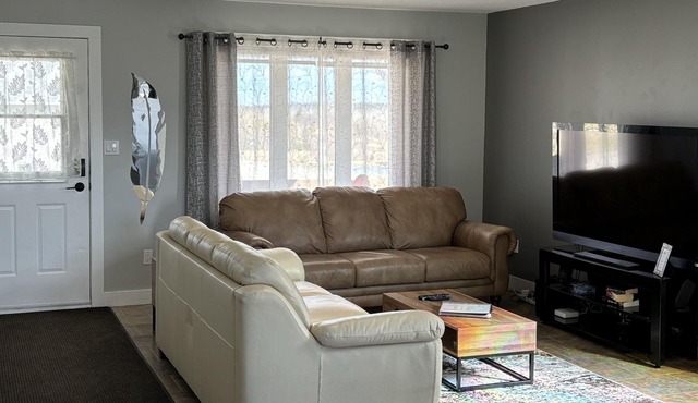 Le Chalêt - 4 Beds, 2 Bath. Quiet and comfortable