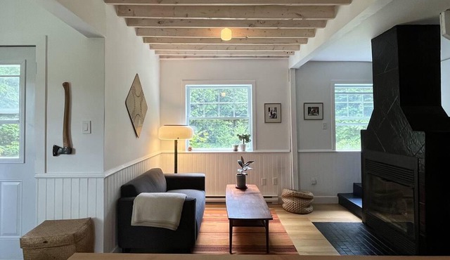 Le chalet bleu des Laurentides | Cozy Blue Cabin in the Laurentiens