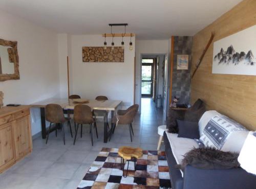 le chalet Cerdan - classé 3 étoiles - 5 personnes - 2 chambres- parking -garage-jardin-WIFI-rénové en 2023