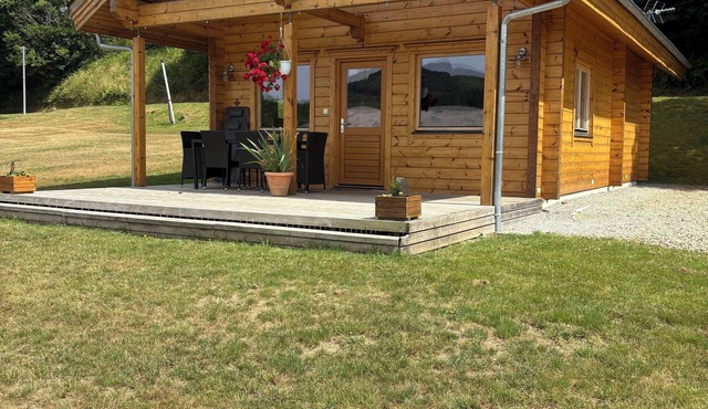 Le Chalet de Lintignat, 2 steps from Lac de Vassivière. Peace of mind assured.