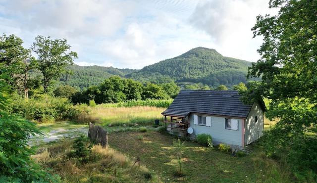 Le Chalet de Lilie, gîte à la ferme. Cadre calme et verdoyant. Animaux acceptés
