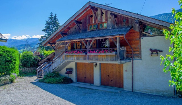 Le Chalet du Renard and its Studios