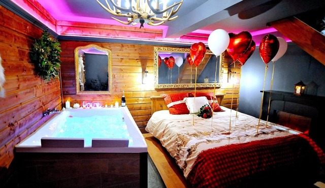 Le Chalet enchanteur/PRIVATE XXL spa/CINEMA screen/Optical fiber/2 min center