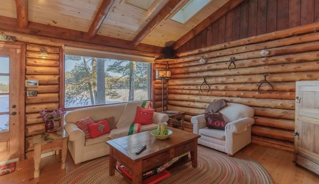 Le Chalet Huard / The Loon Cabin