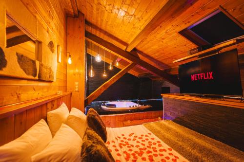 Le Chalet Loft and Spa