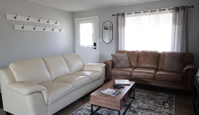 Le Chalet - Spacious home with Large Parking