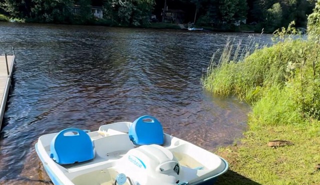 Le Chalet Vert - Waterfront navigable (kayak, paddle board) spa activities