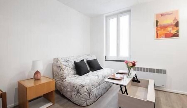 Le Champs Elysées - 2 steps from the station