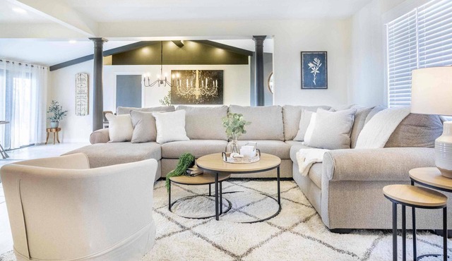 Le Chandelier: Nestled Amidst Breathtaking Scenery , 5 Miles from the Ark