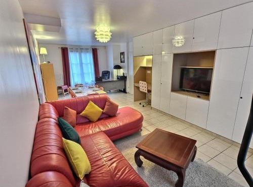 Le Charme de Bazille, Paris, Disney