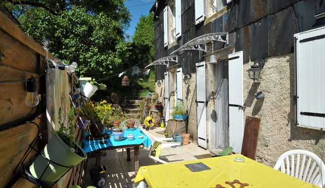 Le Chat'o Vous Accueille Dans son Hameau à 300m du lac du Laouzas. Idéal Détente