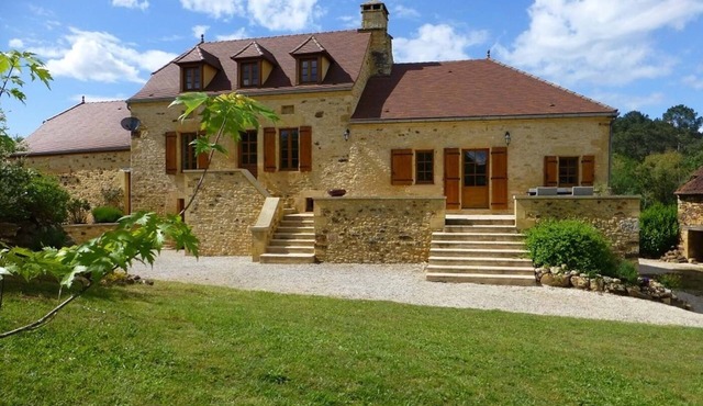 LE CHATAÎGNIER Perigordian house with heated pool near Domme and Sarlat