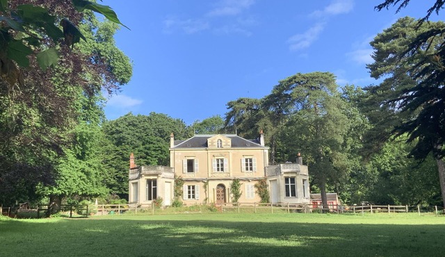 Le Chateau de John Miles au Bord de L'eau, aux Portes de Nantes!