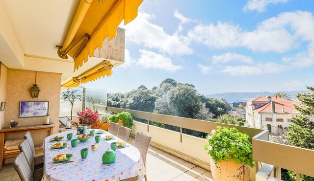 LE CHATEAU DE LA PINEDE AP4198