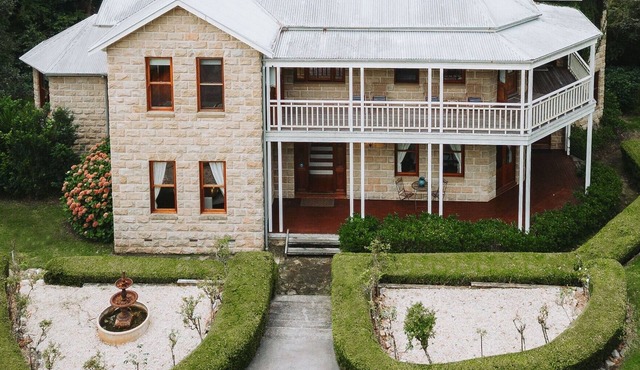 LE CHATEAU - POOL, Terrigal, Sleeps 18, Heated Spa, 8 Bedrooms, Acreage stay