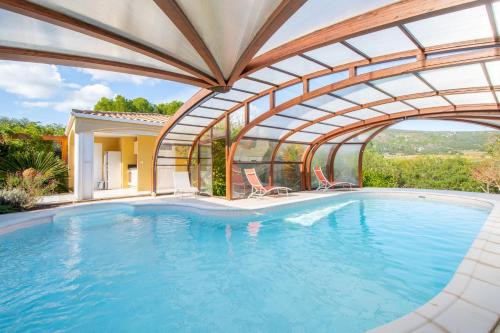 Le Chemin des Faysses - Vue montagne et piscine