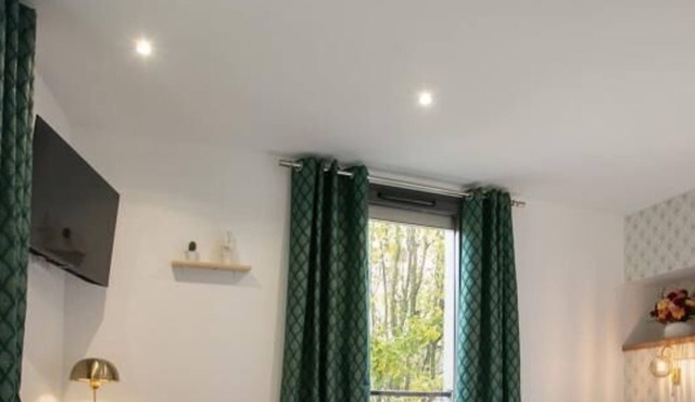 Le Chic & Elegant: Between the Historic Center and the Palais de Justice