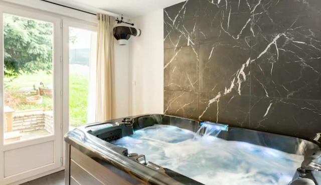 LE CHILL Suite & SPA (Jacuzzi et Sauna privés)