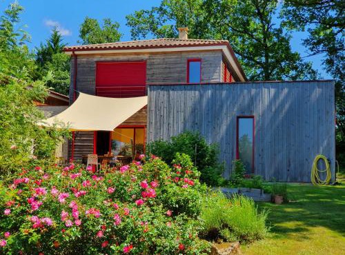 Le Clos d'Ô Maison de standing Le Milan avec sa piscine chauffée proche de Sarlat
