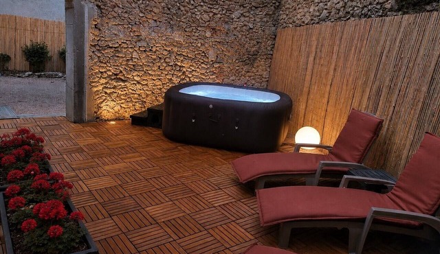 Le Clos de l'Abbaye, a 10-person house with a spa, near the châteaux of the Loire Valley