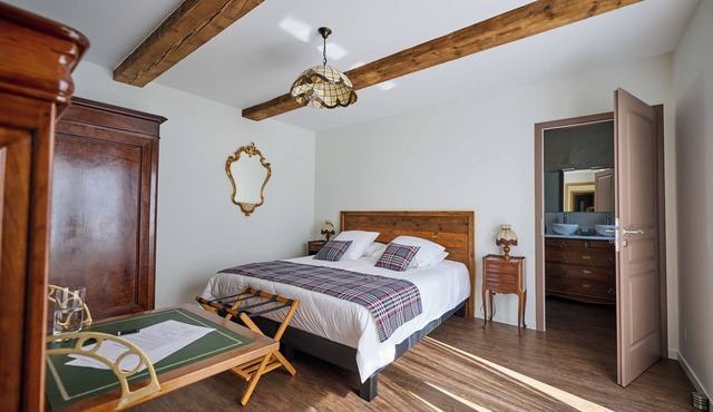 LE CLOS DE LA VIEILLE DAME Premium guest rooms including breakfast