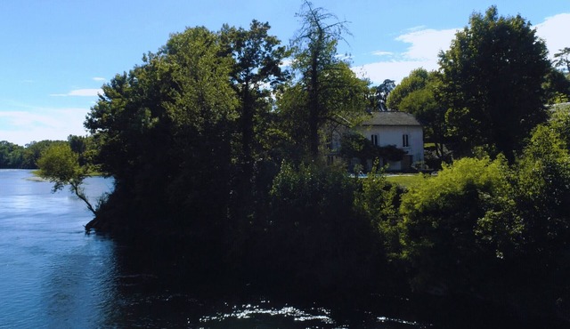 Le Clos des Berges de l'Ain - Riverfront house with pool