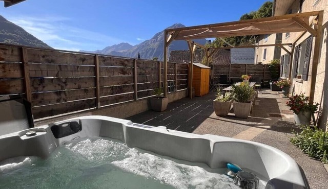 Le clos des Chalmettes - sleeps 15 - near Alpe d'Huez