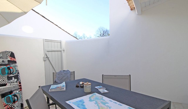 Le Clos des Flots, La Flotte - House "La Plage" - private patio, private parking