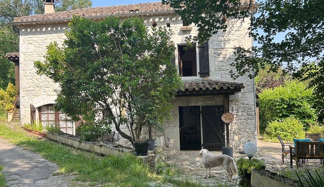 Le Clos des Fées – Spacious Holiday Home with Garden in Montaigu-de-Quercy