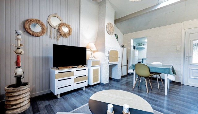 Le Clos des Pradals - Gîte La Treille: Mountain View, Private Terrace & Wi-Fi